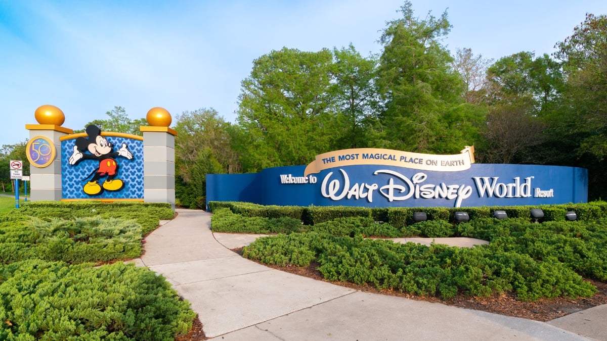 Entrance sign for Walt Disney World in Orlando, FL