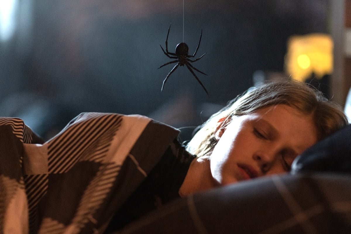 charlotte with a spider hanging over her in the movie sting