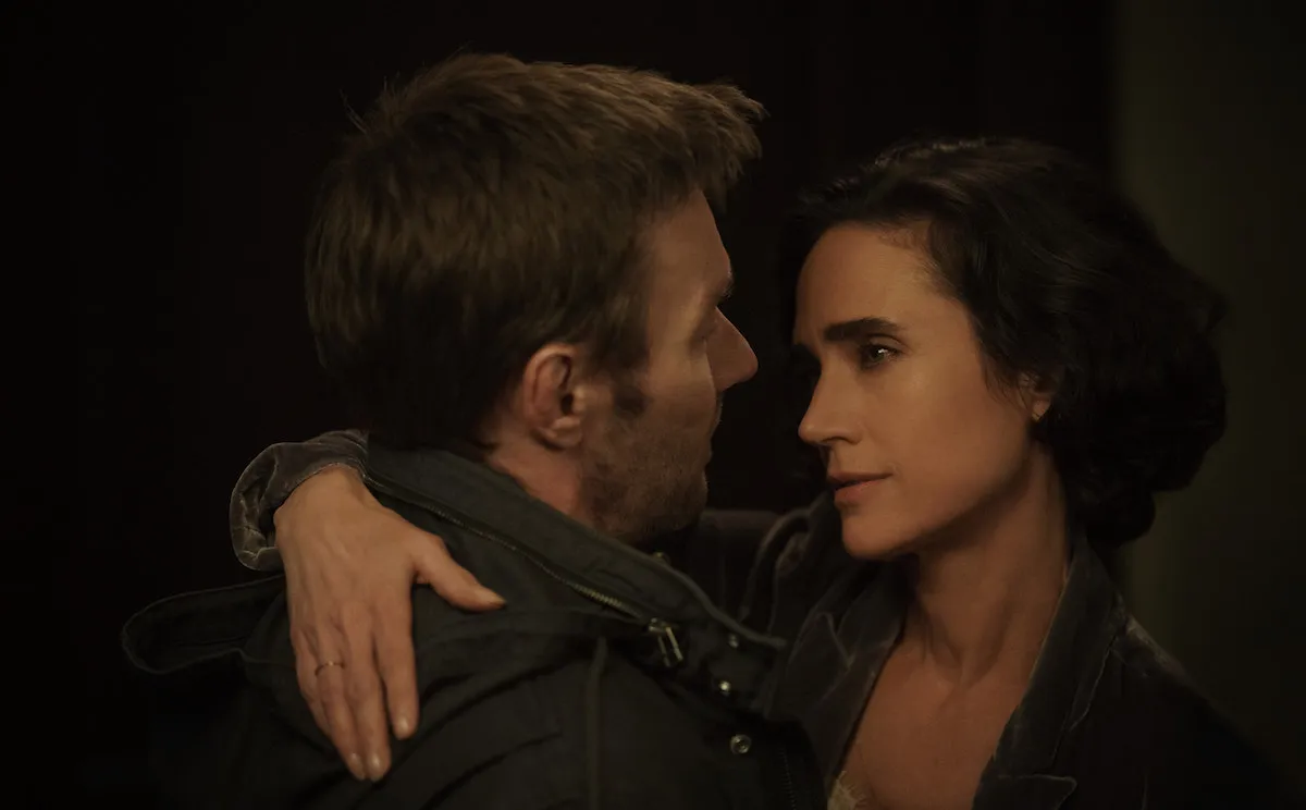 Jason (Joel Edgerton) and his wife (Jennifer Connelly) look into each other's eyes.