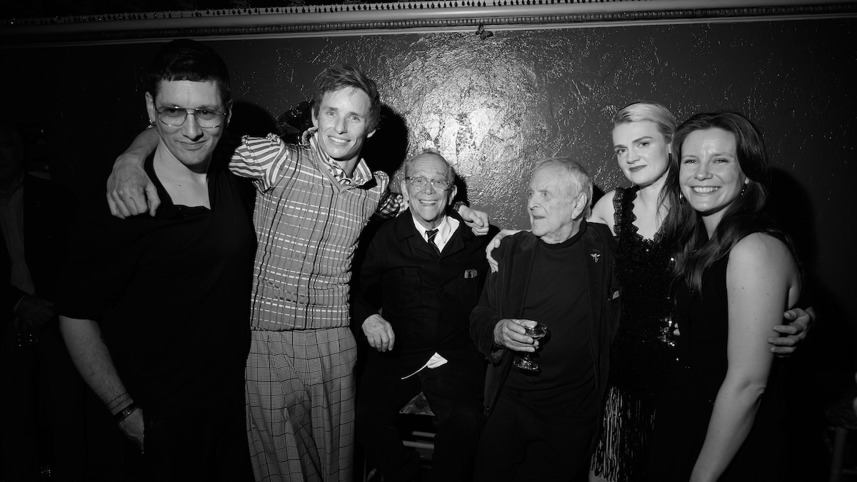 the cast of cabaret with joel grey and director rebecca frecknall