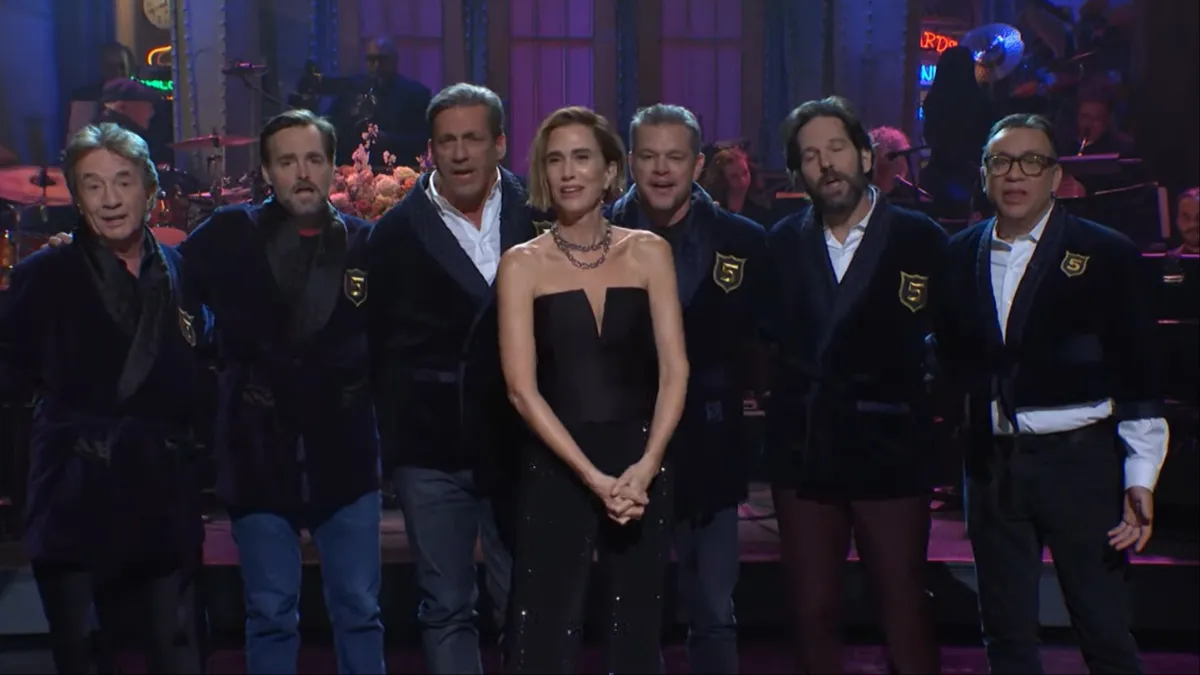 Martin Short, Will Forte, Jon Hamm, Matt Damon, Paul Rudd and Fred Armisen serenade Kristen Wiig on 'SNL'.
