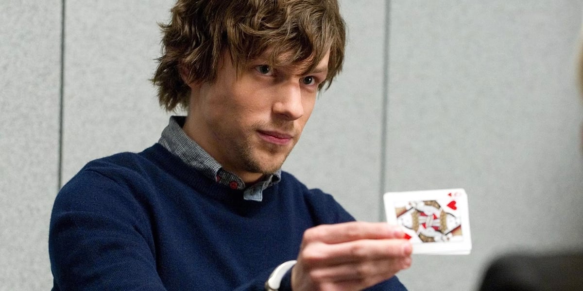 jesse eisenberg holding a card in now you see me