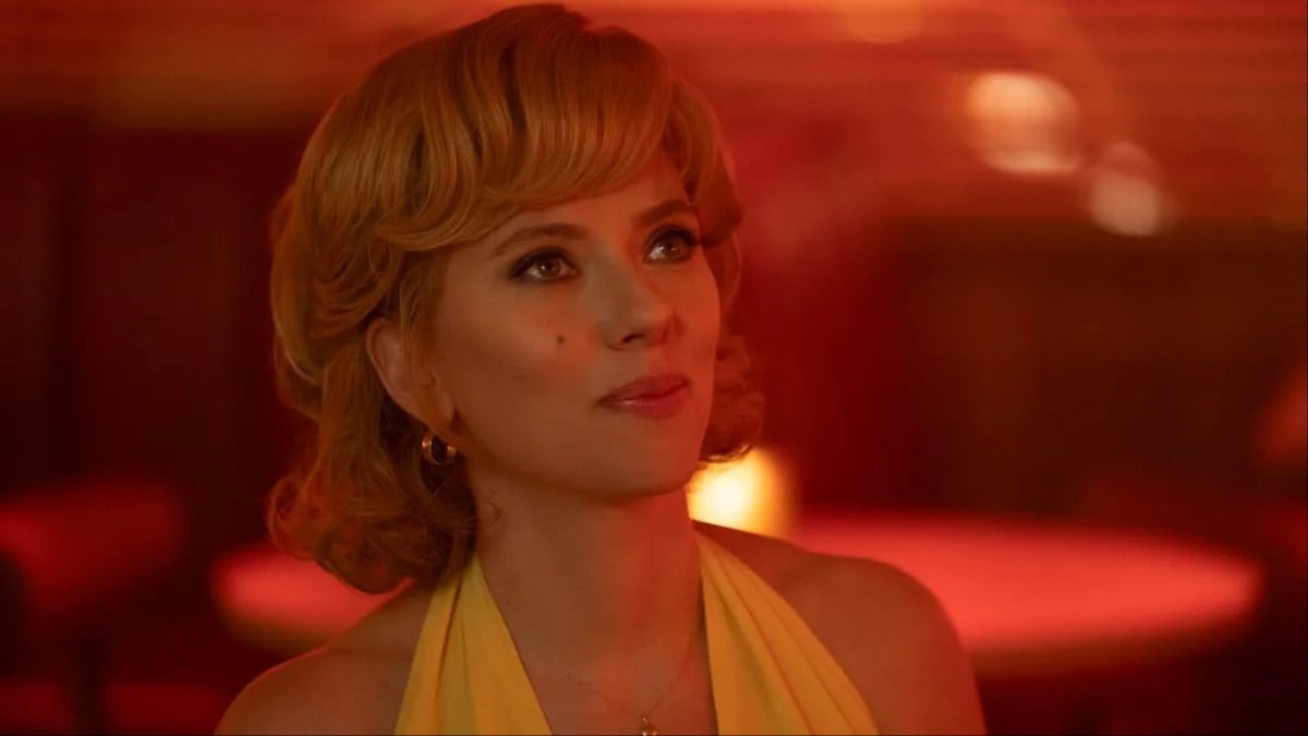 Kelly Jones (Scarlett Johansson) in FLY ME TO THE MOON.