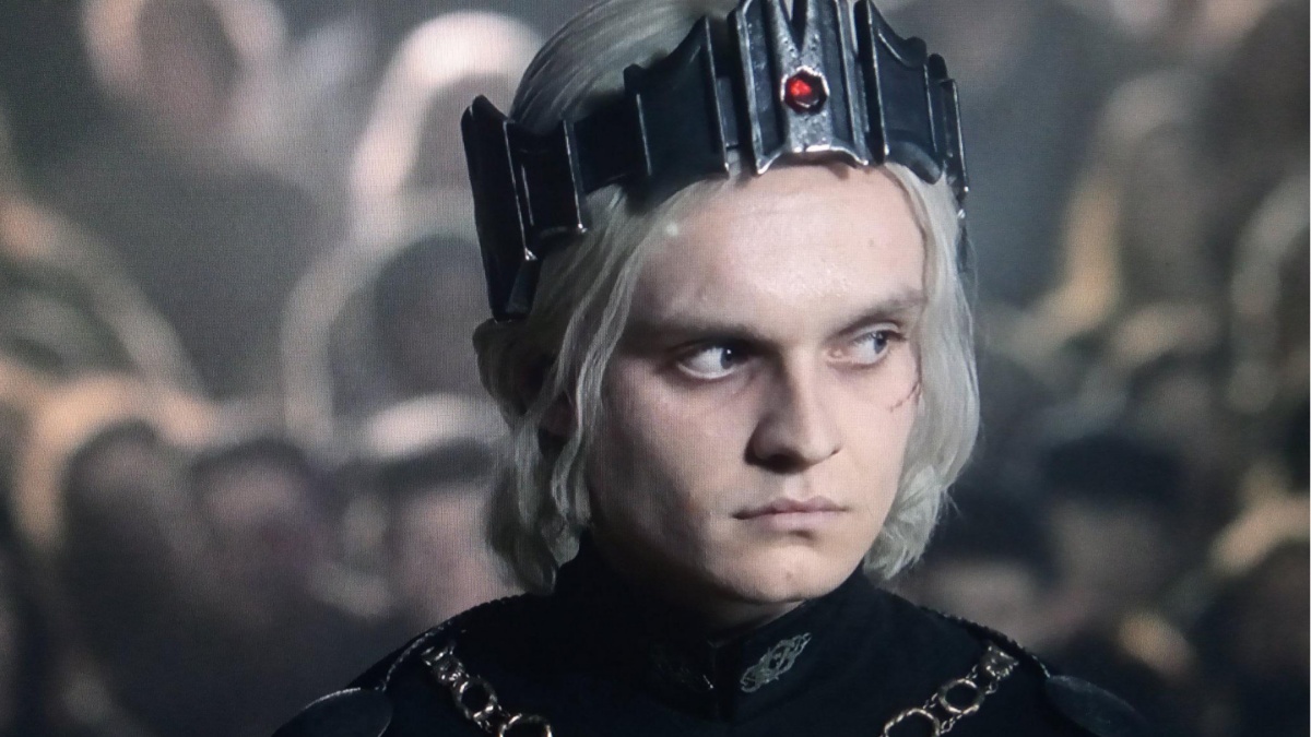 Aegon II in a crown gives bombastic side eye in "House of the Dragon" 