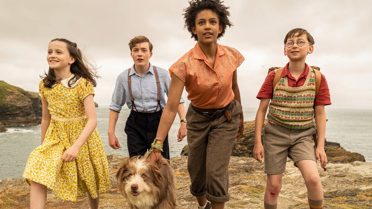 Flora Jacoby Richardson as Anne, Elliot Rose as Julian, Diaana Babnicova as George, Kit Rakusen as Dick, and Kip as Timmy the Dog in The Famous Five