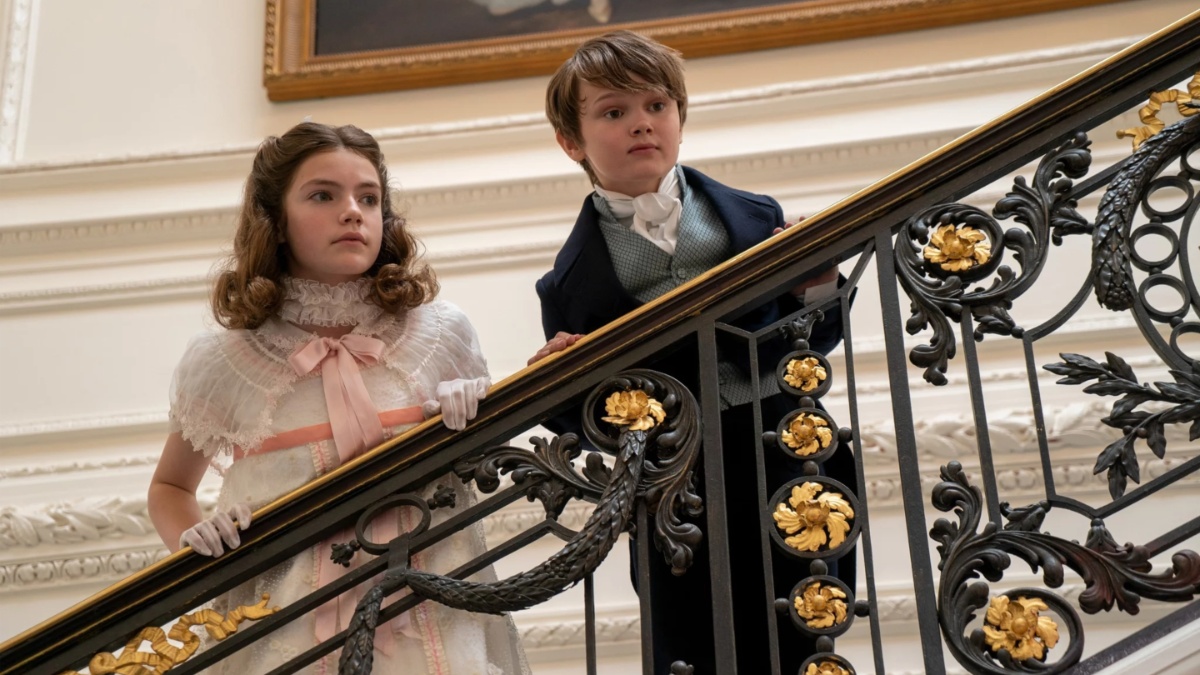 Gregory and Hyacinth Bridgerton look on from the staircase, Season 1