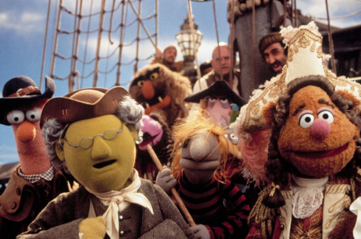 The Muppet gang on the ship 