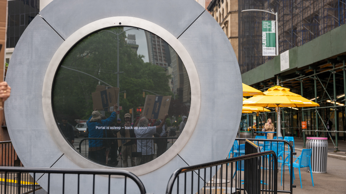The Portal in New York: a circular art installation with a 24/7 livestream video between New York and Dublin.