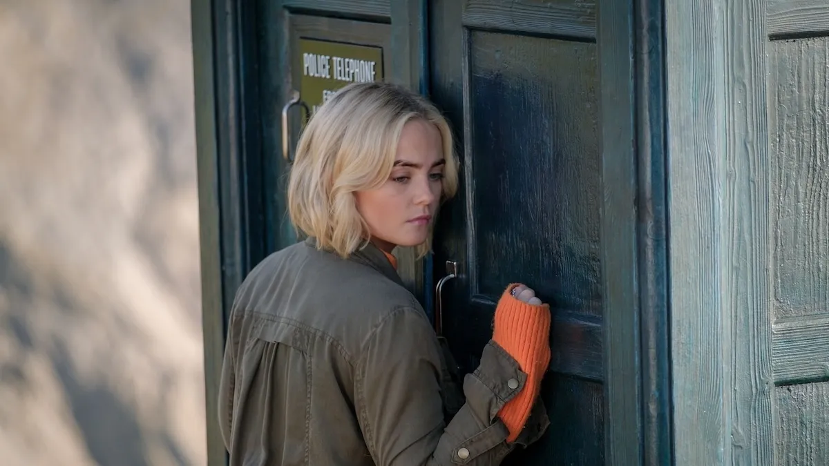 Ruby knocking on the TARDIS in "73 Yards" on Doctor Who