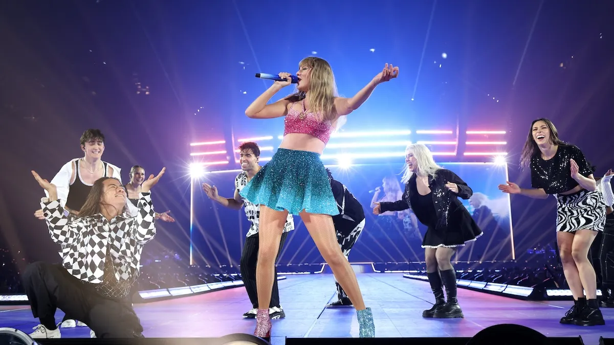 taylor swift singing on stage in a new outfit