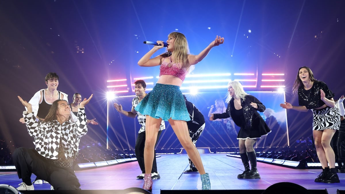 taylor swift singing on stage in a new outfit