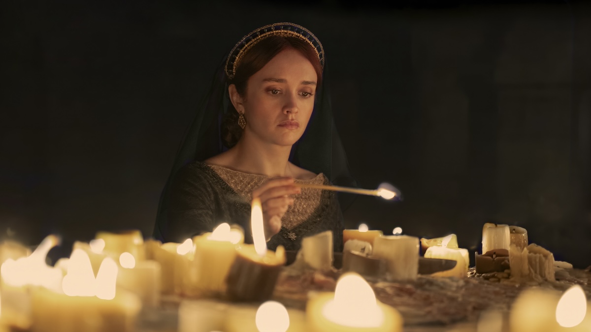 alicient looking at candles on house of the dragon
