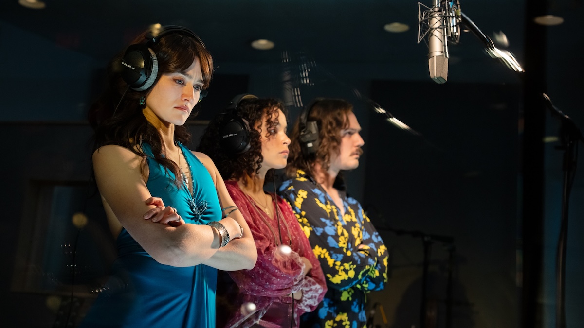 the cast of stereophonic all standing on stage looking mad