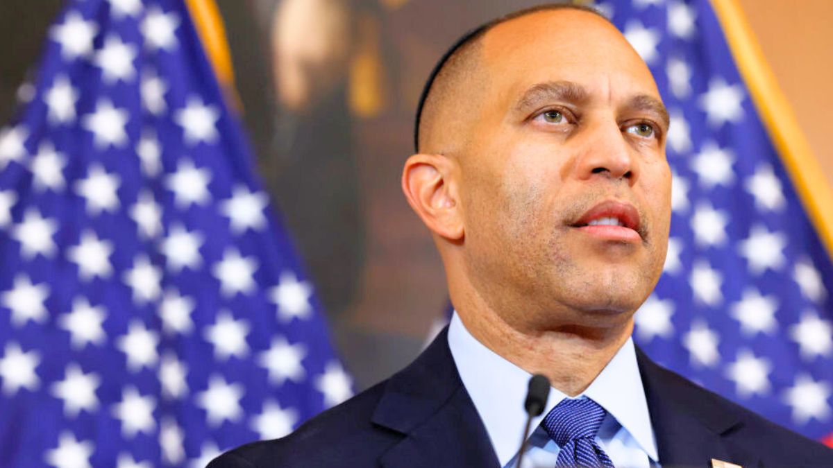 ‘A stone-cold liar’: Hakeem Jeffries destroys Karoline Leavitt after her kindergarten-level smear attempt ‘A stone-cold liar’: Hakeem Jeffries destroys Karoline Leavitt after her kindergarten-level smear attempt