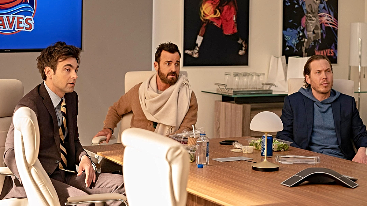 Drew Tarver as Sandy Gordon, Justin Theroux as Cam Gordon, and Scott MacArthur as Ness Gordon in Running Point (2025)