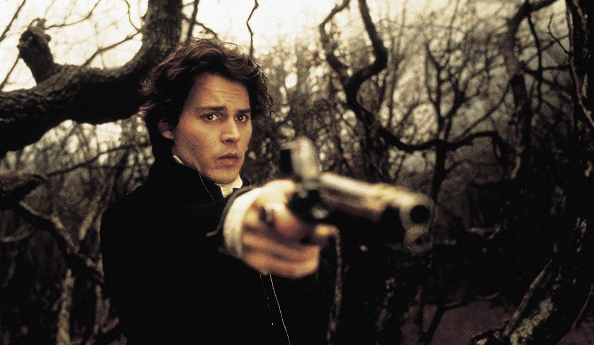 Johnny Depp holding a gun in 'Sleepy Hollow' 1999