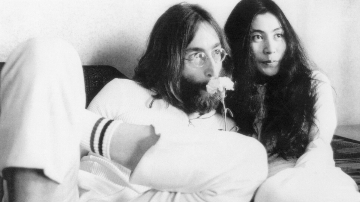 Yoko Ono and John Lennon sitting together