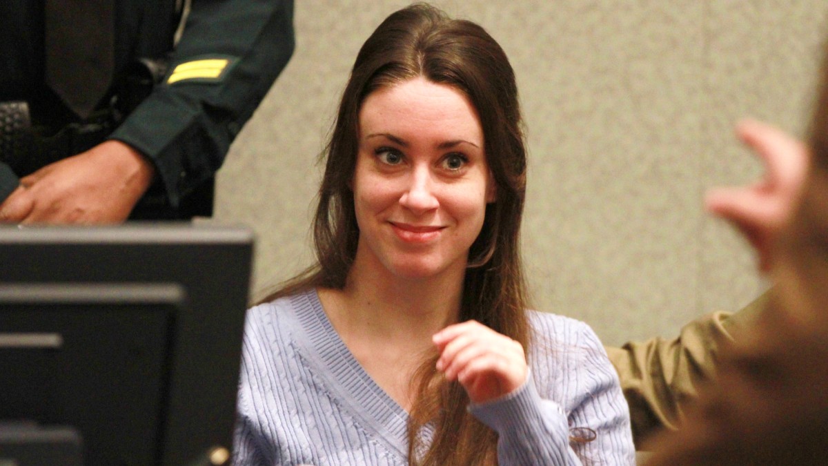 Casey Anthony smiling on the first day of her trial for the death of Caylee Anthony