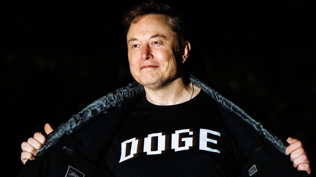 Elon Musk shows off his DOGE shirt