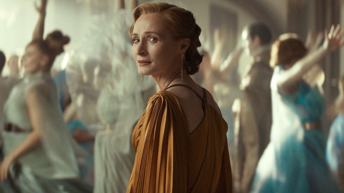 mon mothma standing at a party