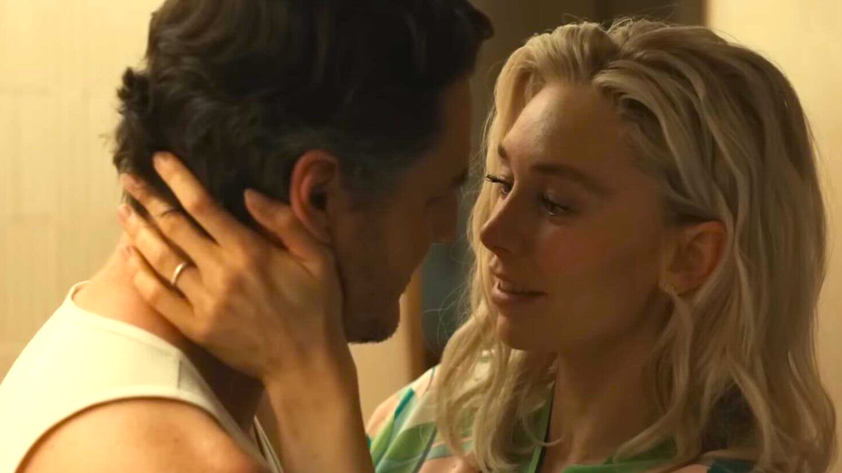 reed and sue about to kiss