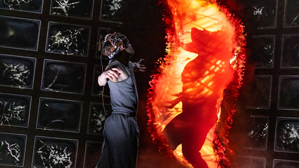 henry creel standing by a demogorgon