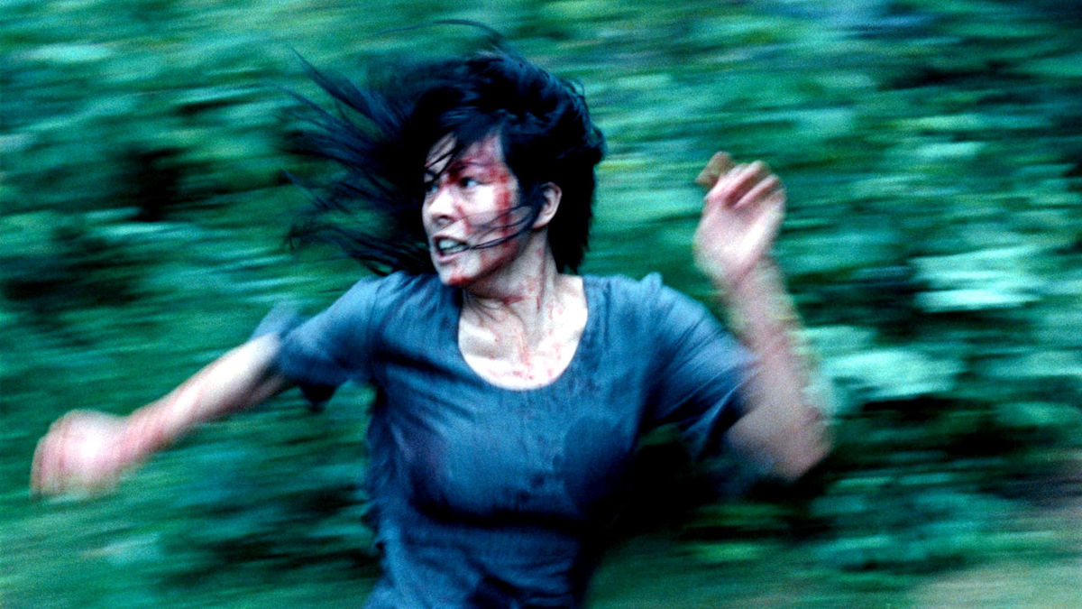 A woman running away in "Martyrs" 