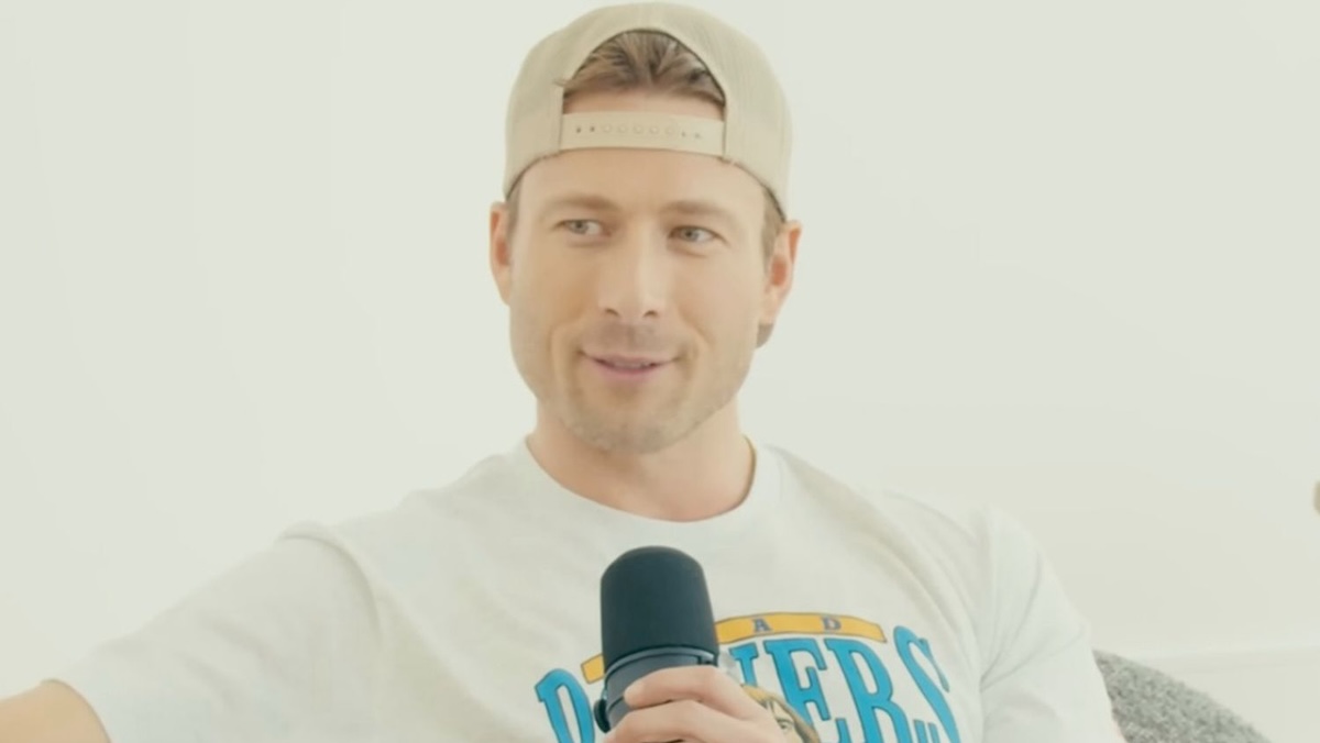 glen powell with a microphone