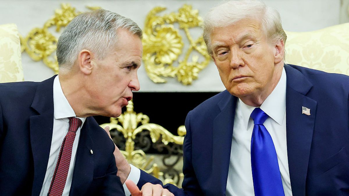 WASHINGTON, DC - OCTOBER 07: U.S. President Donald Trump (R) and Canadian Prime Minister Mark Carney speak to reporters in the Oval Office of the White House on October 07, 2025 in Washington, DC. Carney and Trump will meet in the Oval Office and later have a bilateral lunch where they are expected to discuss a range of topics including U.S. tariffs. Carney visited the White House earlier in the year after he was elected prime minister. (Photo by Anna Moneymaker/Getty Images)
