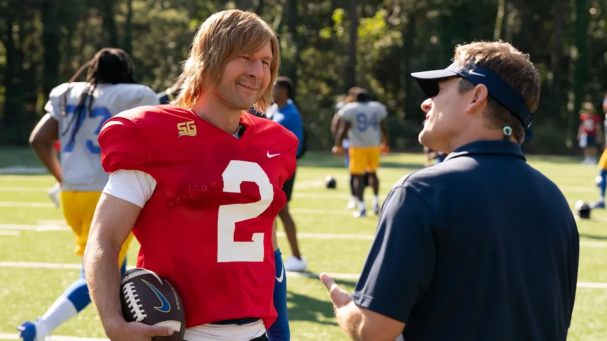 glen powell and steve zahn talking