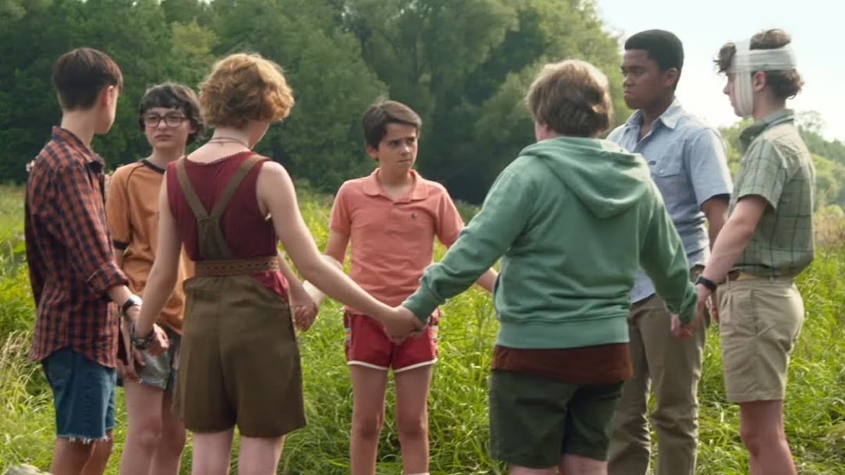 A circle of kids holding hands in "It"