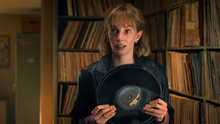 Maya Hawke holding a vinyl on stranger things
