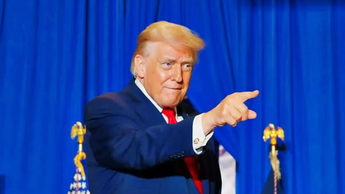 Trump boats about new monumental arch, but keeps calling it an arc