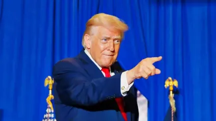 Trump boats about new monumental arch, but keeps calling it an arc