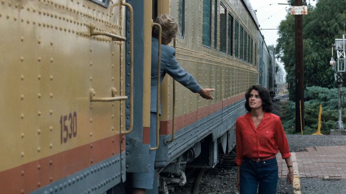 Helen Shaver and Patricia Charbonneau in Desert Hearts