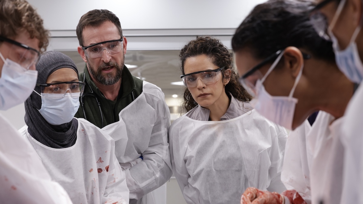 the cast of the pitt in a circle