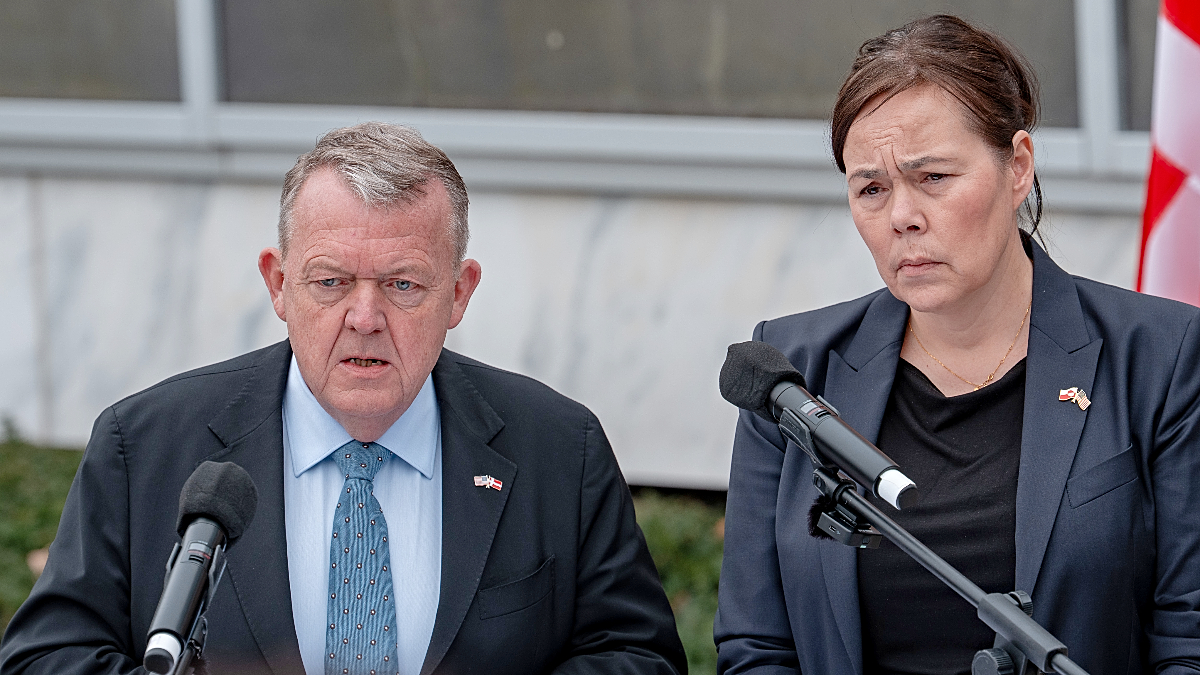 Denmark and Greenland foreign ministers took a smoke break after meeting Rubio and Vance