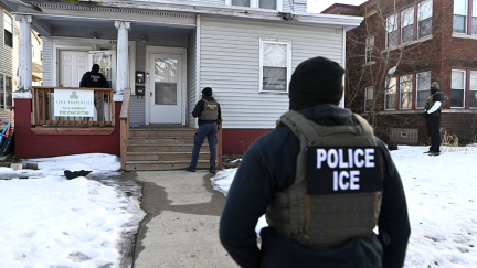 ICE agents approach a house before detaining two people on January 13, 2026 in Minneapolis, Minnesota. The Trump administration has deployed over 2,400 Department of Homeland Security agents to the state of Minnesota in a push to apprehend undocumented immigrants.