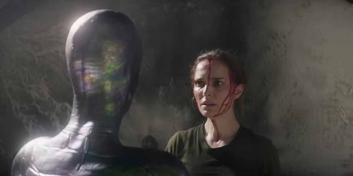 A scientist faces off against an alien doppelganger in "Annihilation" 