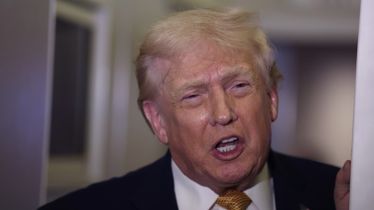IN FLIGHT - JANUARY 04: President Donald Trump speaks to the media aboard Air Force One en route to Washington, DC on January 04, 2026. Trump is returning to the White House after giving the order for the United States law enforcement to capture Venezuelan President Nicolás Maduro and his wife. (Photo by Joe Raedle/Getty Images)