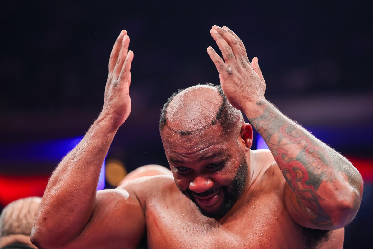 NEW YORK, NEW YORK - JANUARY 31: Jarrell Miller reacts to his wig falling off in a heavyweight bout against Kingsley Ibeh during the Ring 6 fight at Madison Square Garden on January 31, 2026 in New York City. (Photo by Ishika Samant/Getty Images)