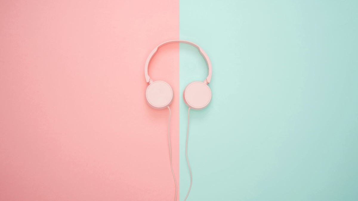 An influencer claims ‘headphones are making you gay’ because of, well, a misquoted scientific study An influencer claims ‘headphones are making you gay’ because of, well, a misquoted scientific study