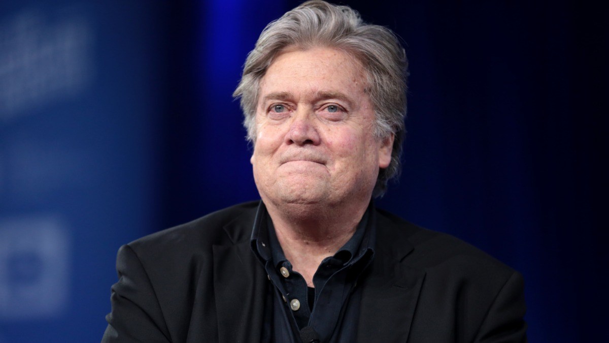 Let that sink in, Steve Bannon openly warned Donald Trump’s next move, while eve...