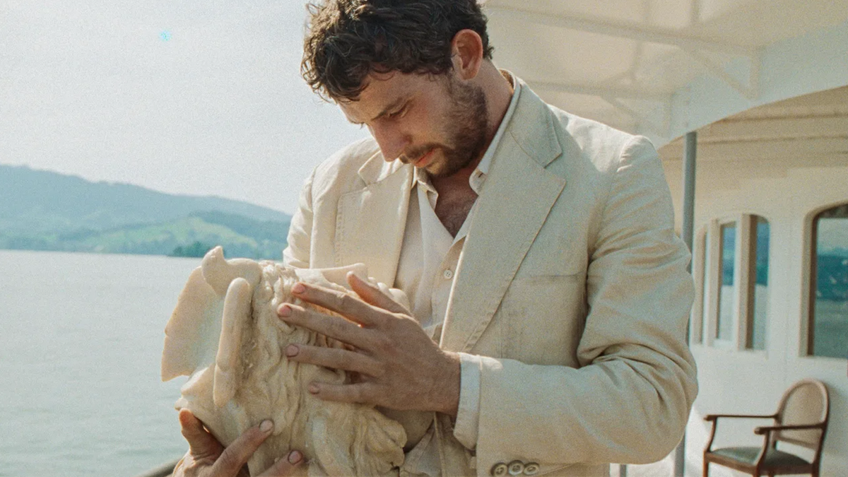 Josh O'Connor in La Chimera