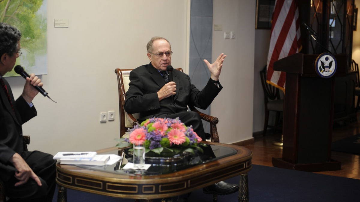 Alan Dershowitz turns Republican after 67 years as a Democrat