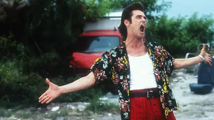 Ace Ventura screams in the street in Ace Ventura- Pet Detective