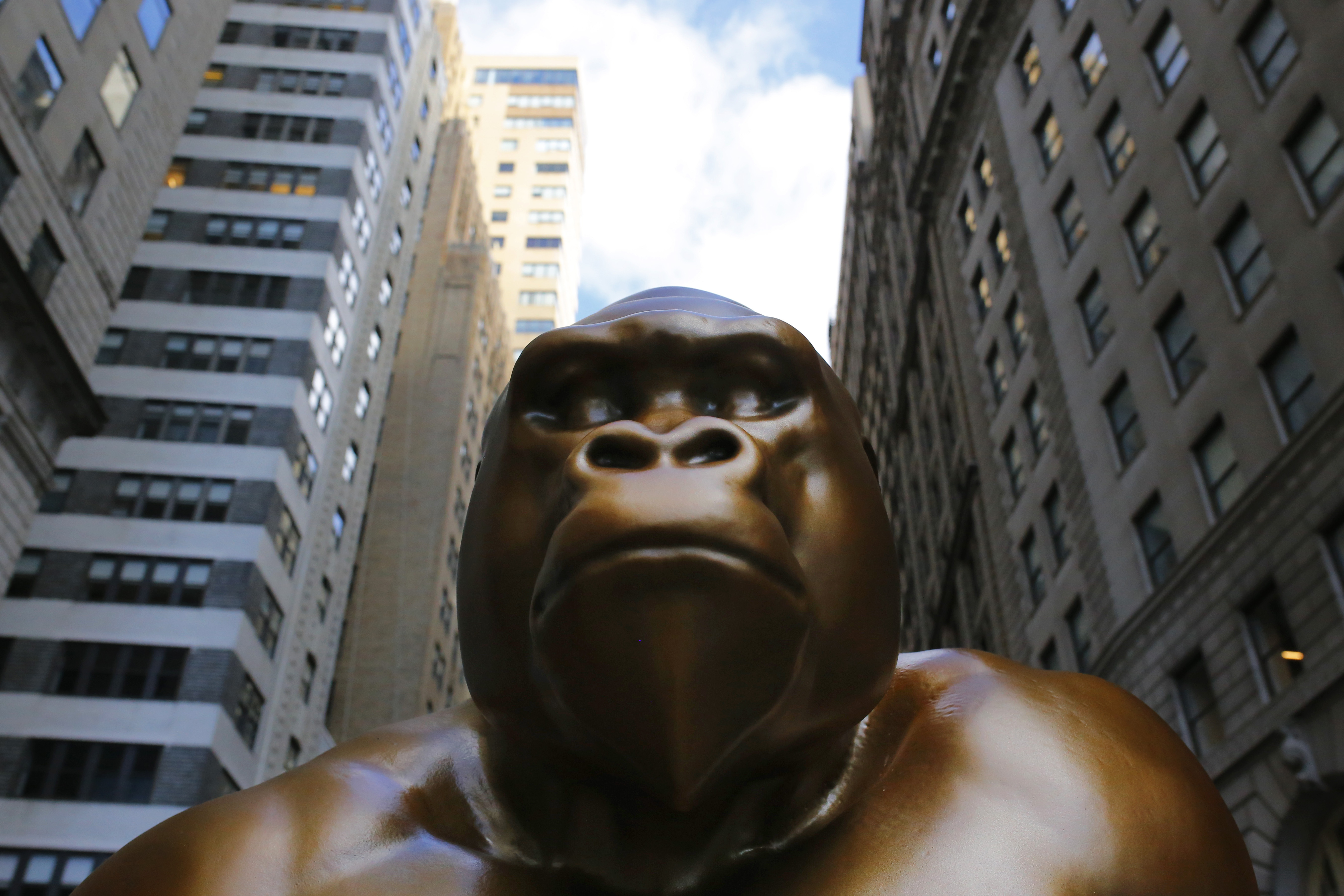 harambe statue