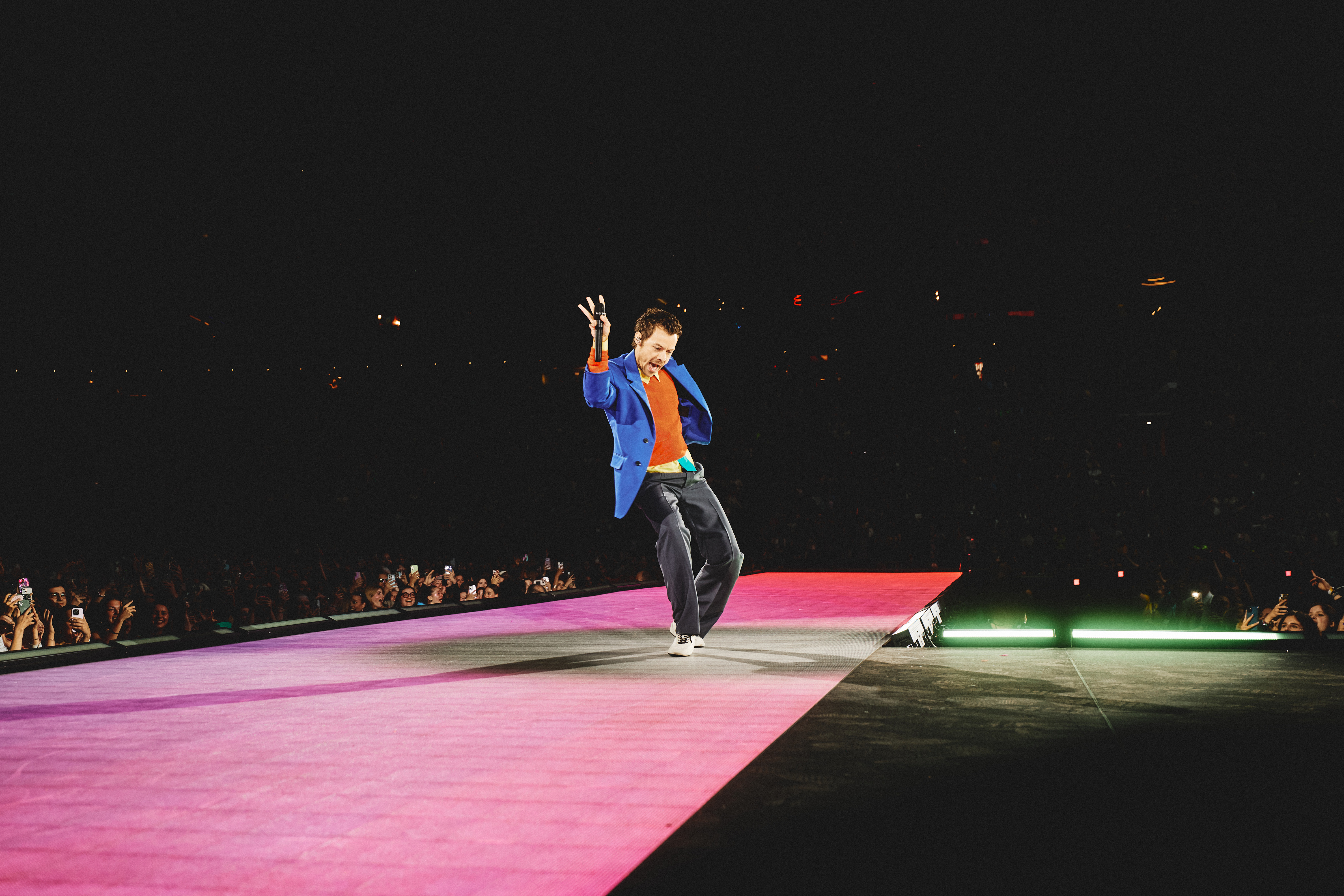 harry styles on stage