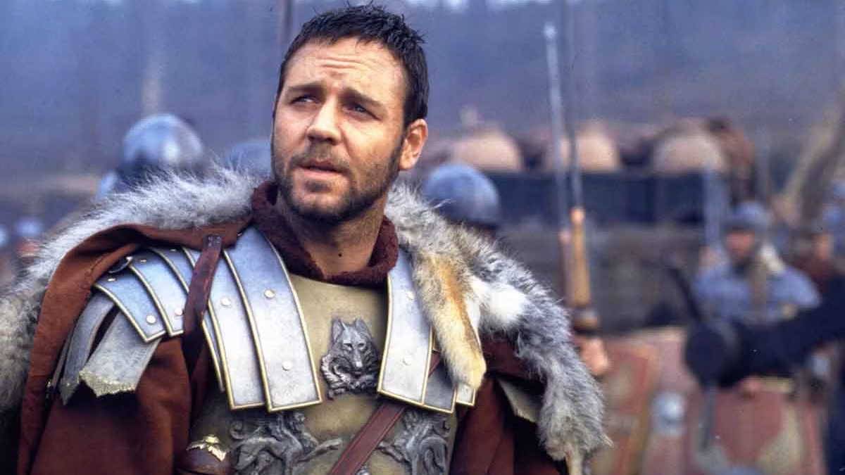 A roman general stands with his army in the woods in Gladiator