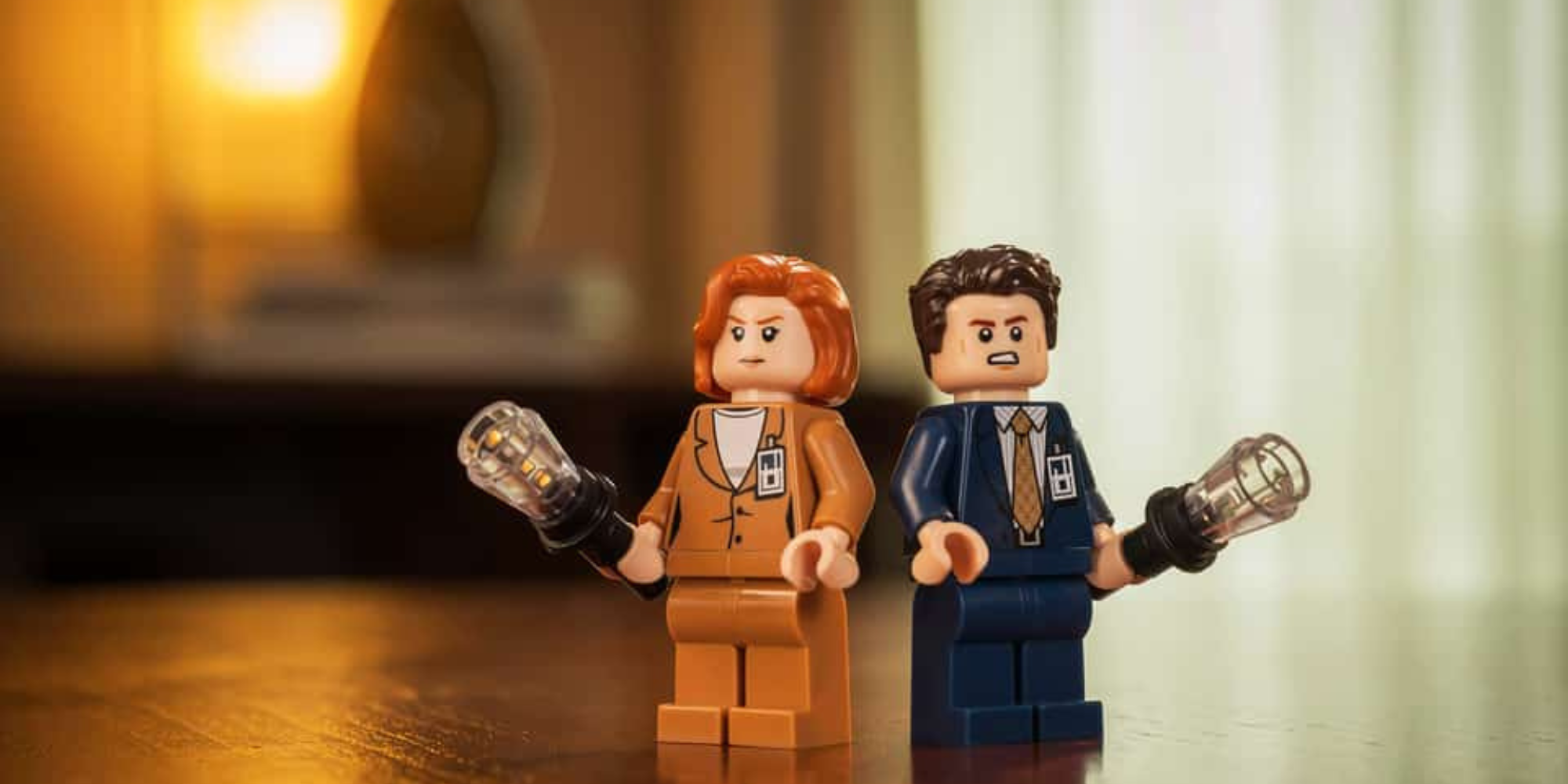 Lego minifigures of Fox Mulder and Dana Scully from 'The X-Files'